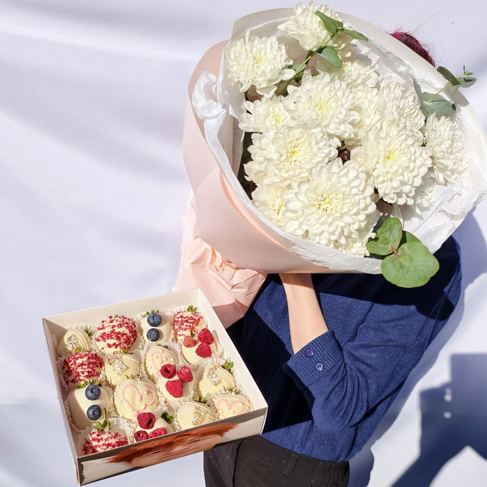 Nowkie × Flowwow Chocolate-Covered Strawberry and Flower Set, 16–20 Berries, Variant 3 — photo 5