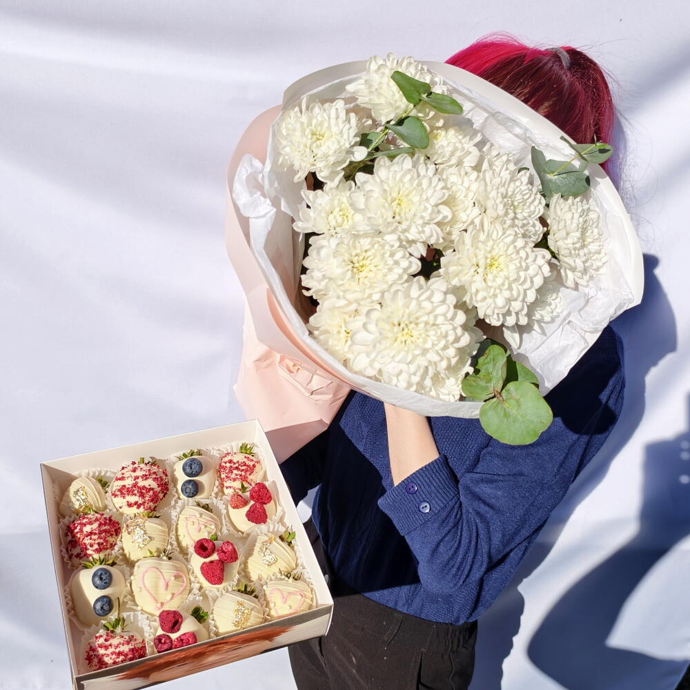 Nowkie × Flowwow Chocolate-Covered Strawberry and Flower Set, 16–20 Berries, Variant 3 — photo 7