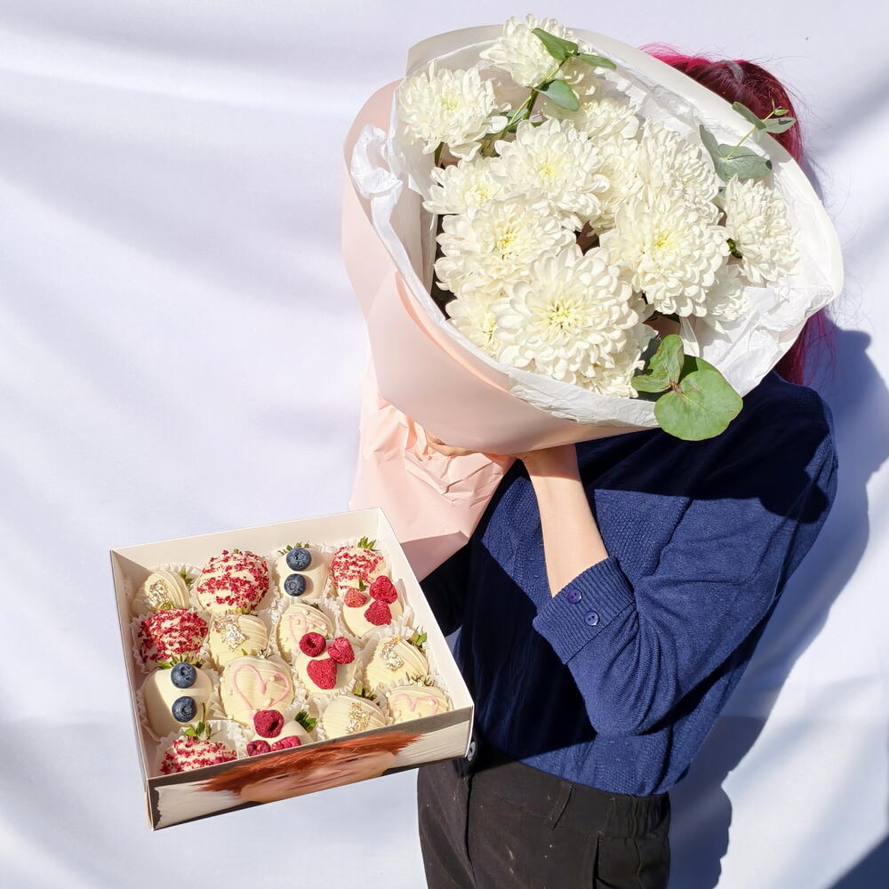 Nowkie × Flowwow Chocolate-Covered Strawberry and Flower Set, 16–20 Berries, Variant 3 — photo 8