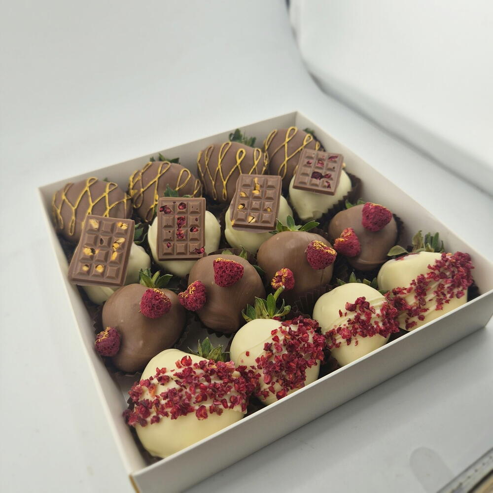 Chocolate-Covered Strawberries with a Chocolate Bar, 16–20 Berries — photo 2