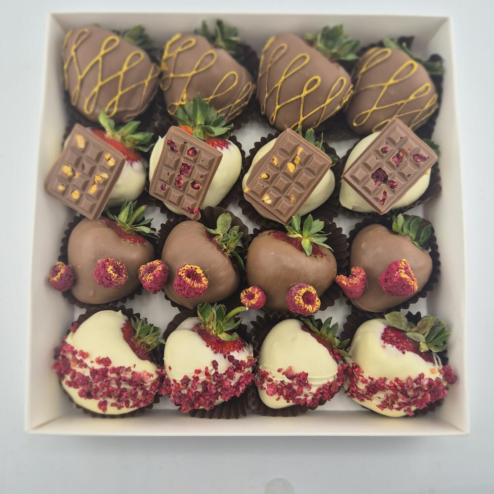 Chocolate-Covered Strawberries with a Chocolate Bar, 16–20 Berries — photo 3