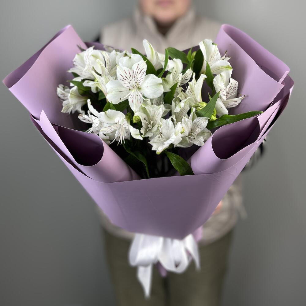 Mono Bouquet of 5 White Alstroemeria Stems — photo 2