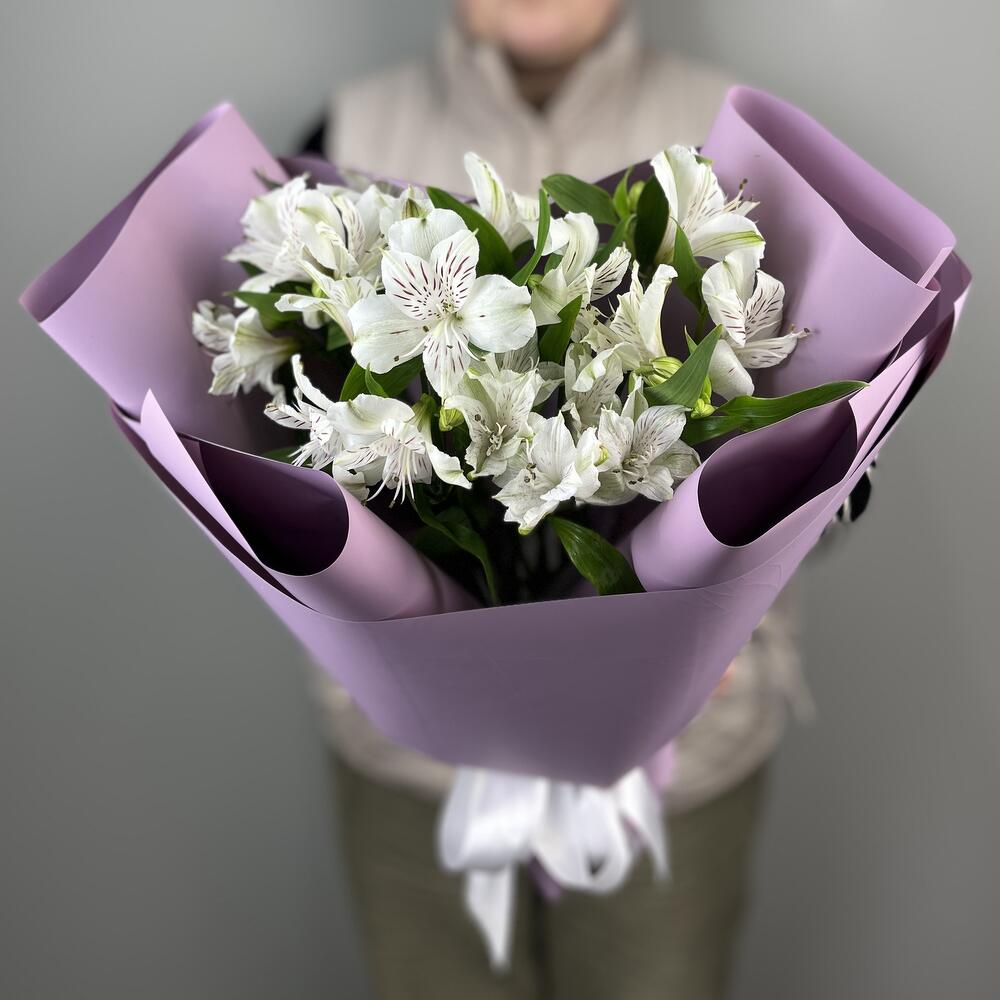 Mono Bouquet of 5 White Alstroemeria Stems — photo 3