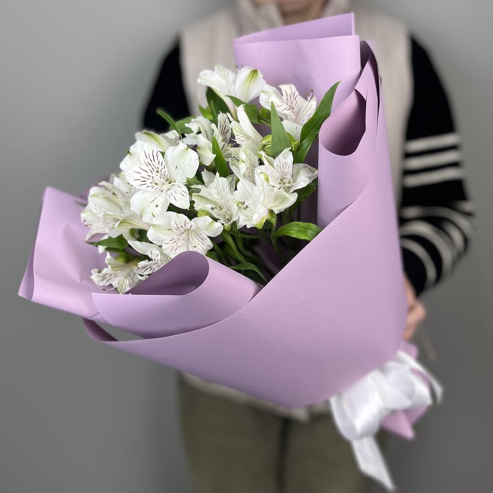 Mono Bouquet of 5 White Alstroemeria Stems — photo 4