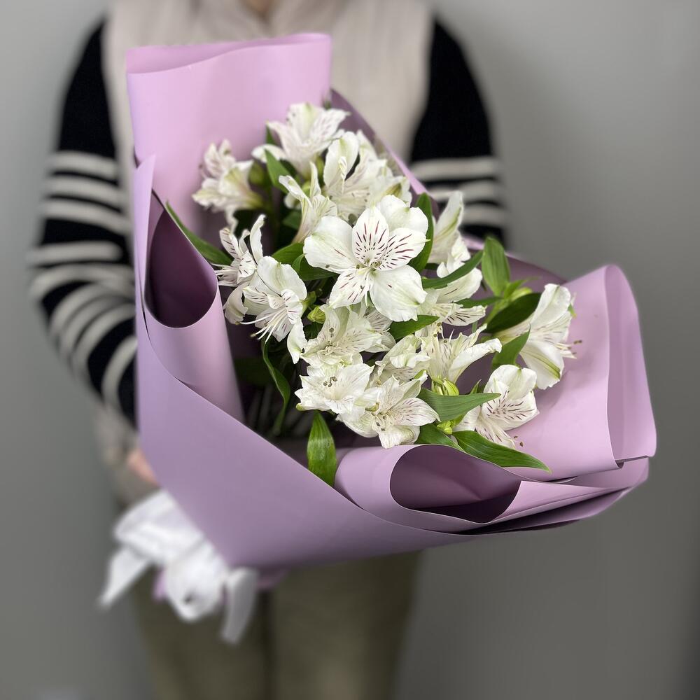 Mono Bouquet of 5 White Alstroemeria Stems — photo 5