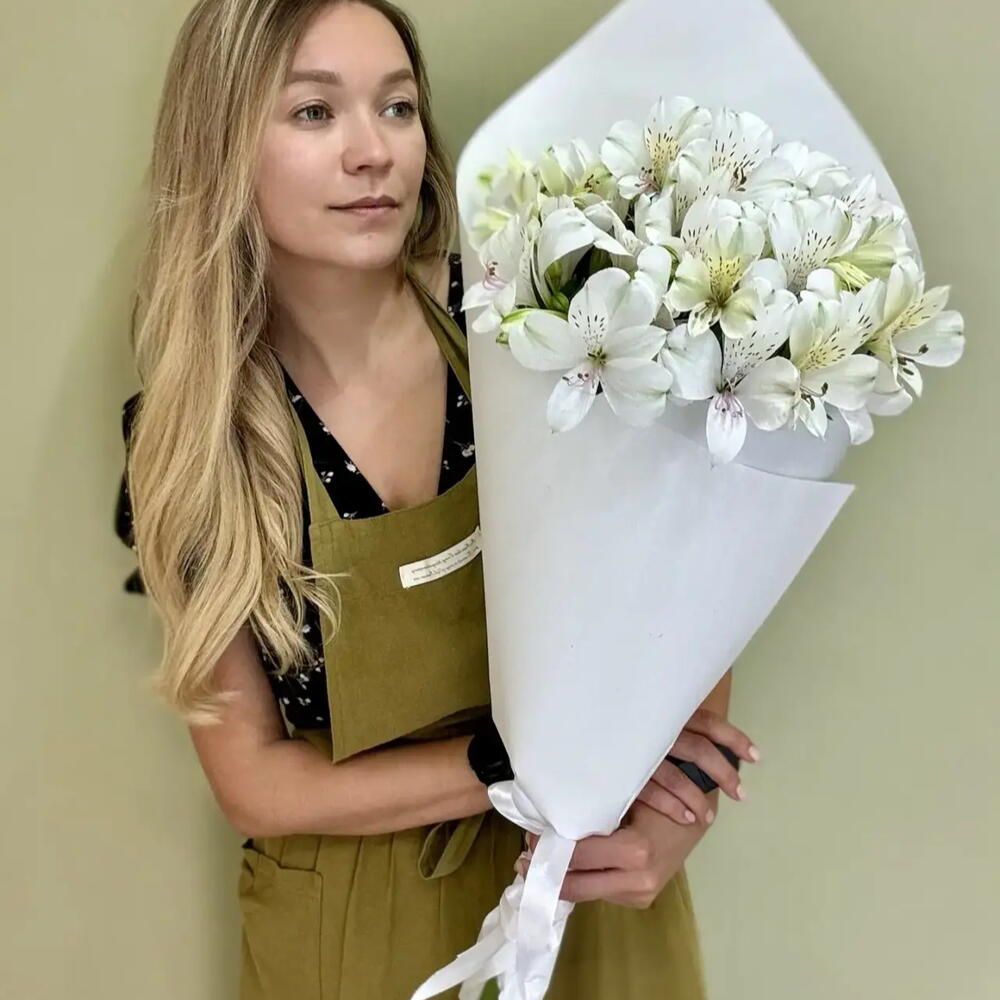 Bouquet of 3 White Alstroemeria Stems — September 1 — photo 1
