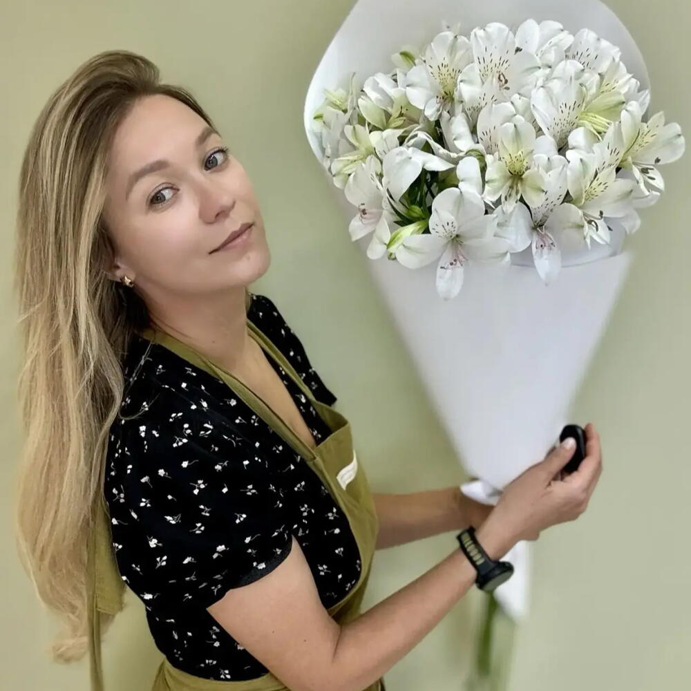 Bouquet of 3 White Alstroemeria Stems — September 1 — photo 2