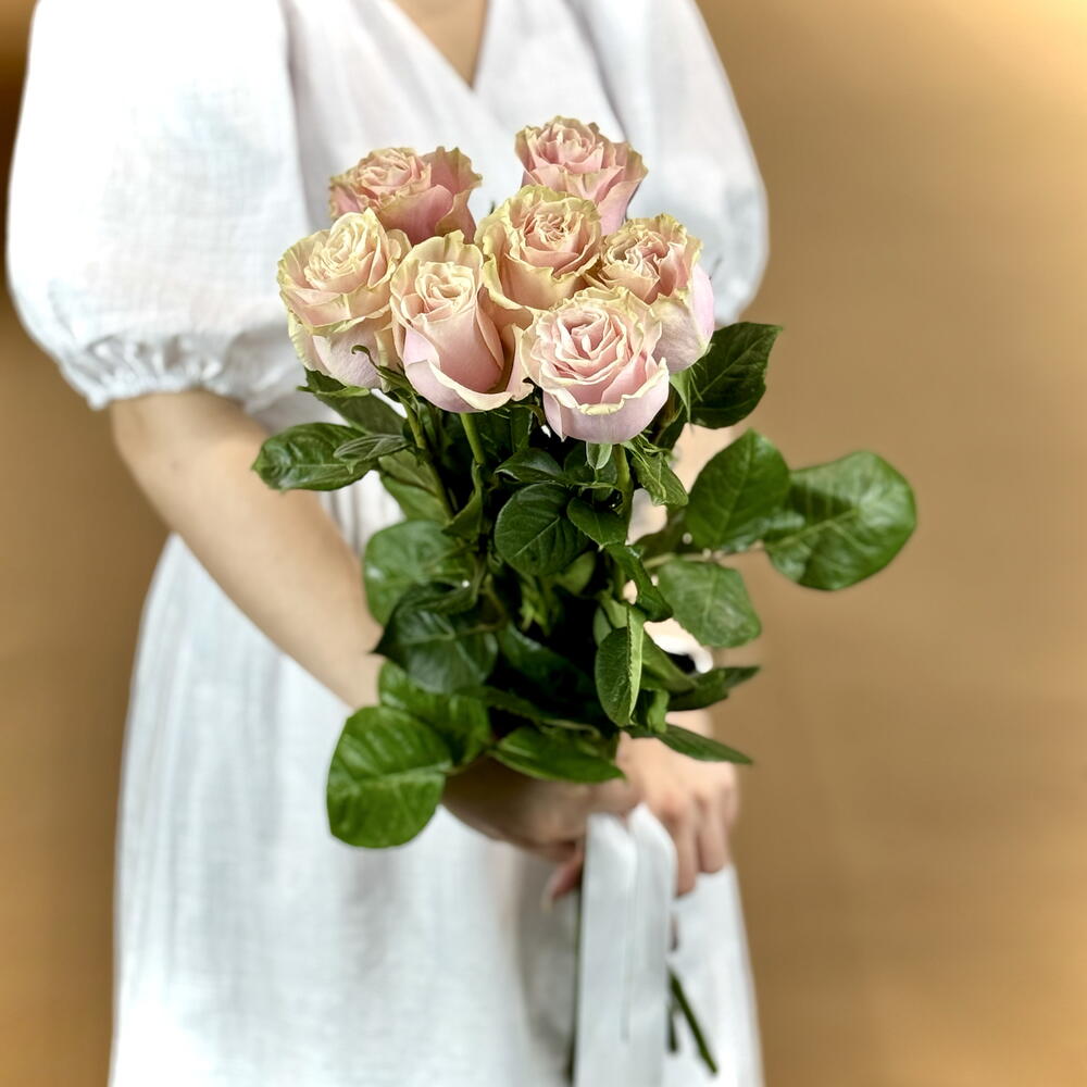 7 Pink Mondial Roses — September 1 — photo 1