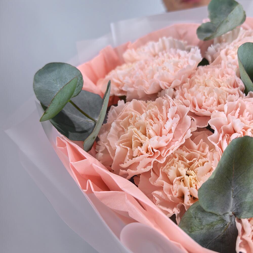 Bouquet of 15 Pink Dianthus Stems with Eucalyptus — photo 2
