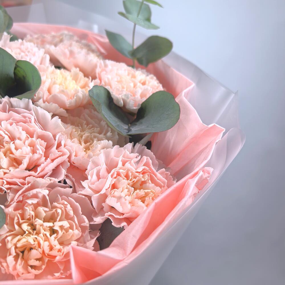 Bouquet of 15 Pink Dianthus Stems with Eucalyptus — photo 3